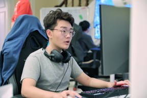 开元官方娱乐 -Uzi在拜仁比赛中出色发挥，出色发挥引发热议！(2020拜仁有多强)