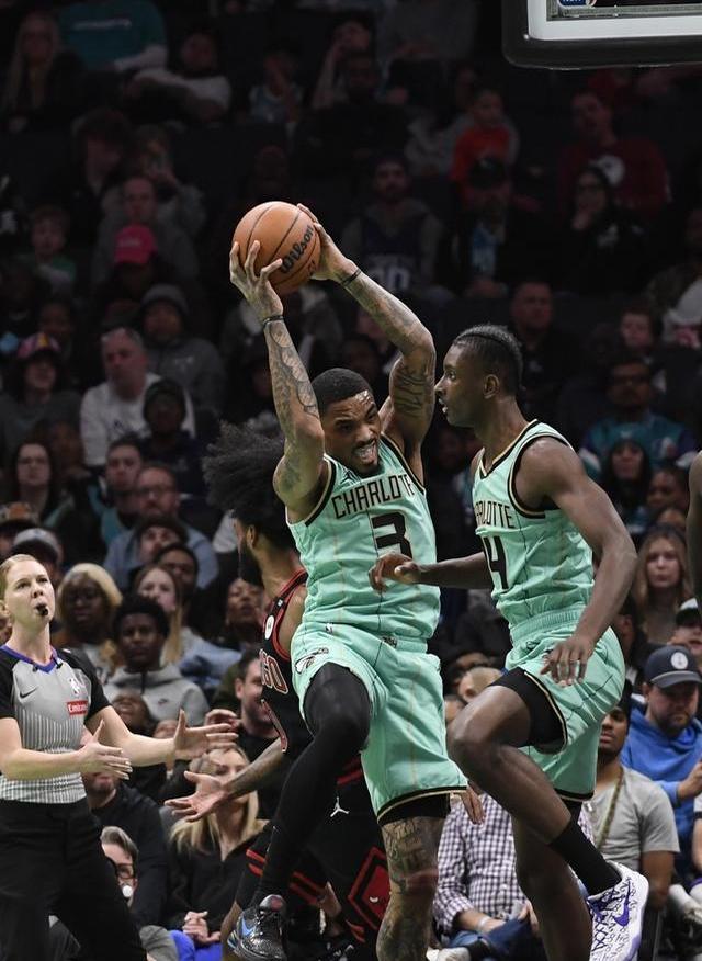 关于NBA常规赛赛前走向成谜，芝加哥公牛战术微调，气氛紧张，心理建设被强调的信息