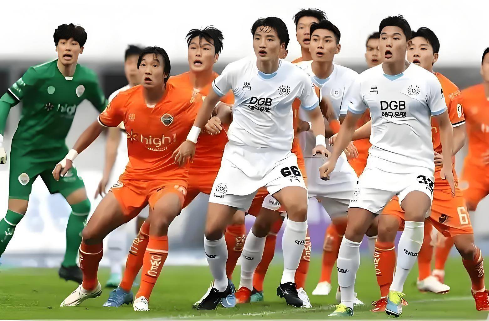 国际比赛日体能课后，上海久事强势反弹备战足总杯，信心回归，身体对抗强度拉满的简单介绍