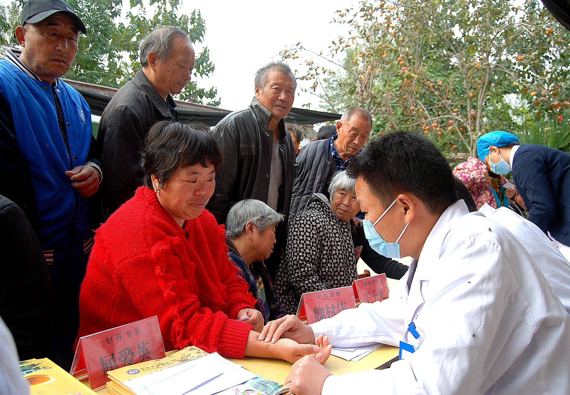 赛前体能课后；埃因霍温扳平良机备战足总杯；态度坚定；医务组通报恢复的简单介绍
