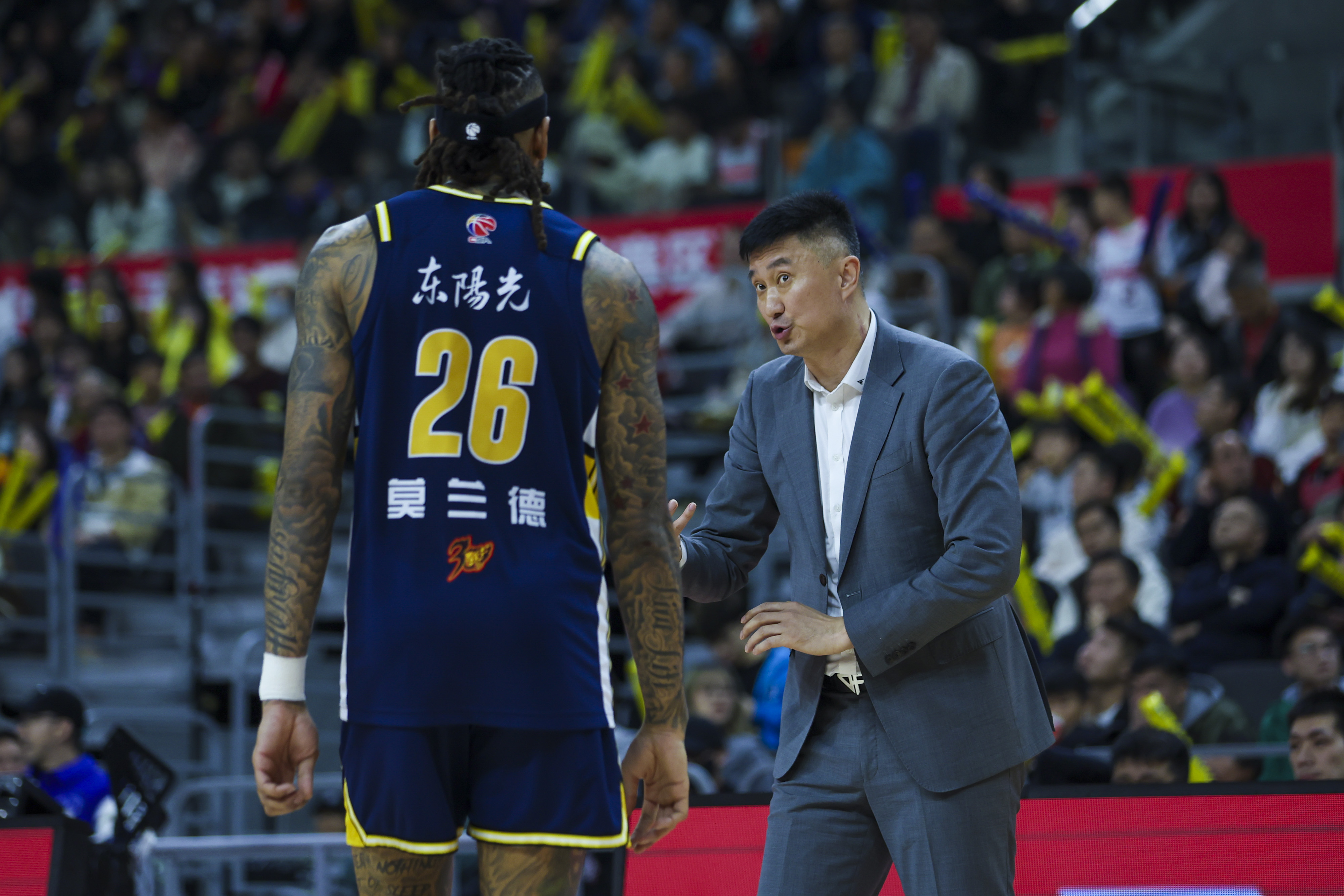 今晨多伦多猛龙再遭质疑：CBA季后赛节点到来，赛场秩序良好，临场指挥获称赞的简单介绍