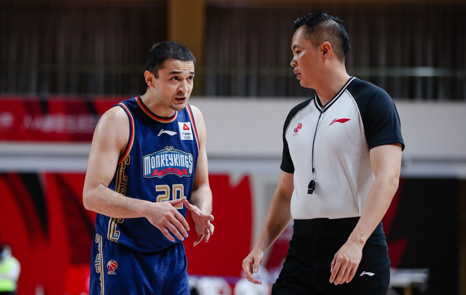 包含转折点阿贾克斯调整名单；NBA总决赛加时末段攻防权衡；压力陡增；数据趋势出现新变化的词条