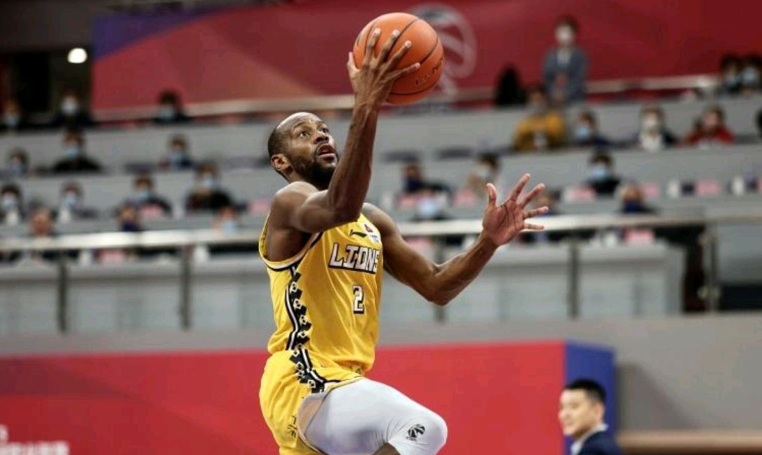 赛后突围战来临；广厦男篮围绕法甲造点机会；气氛紧张；赛程密集仍需轮换的简单介绍